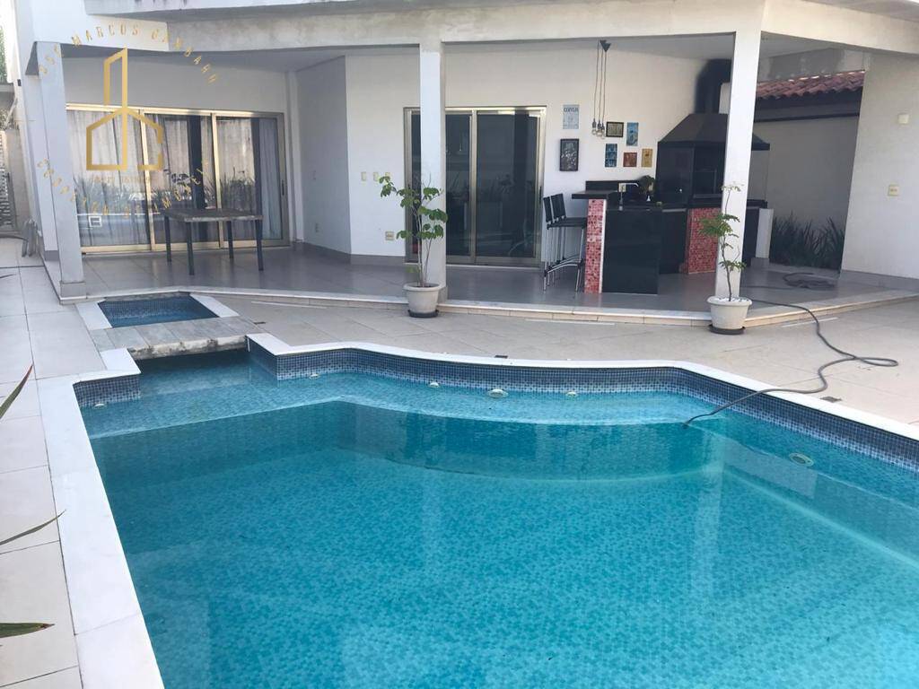 Casa de Condomínio à venda com 3 quartos, 374m² - Foto 2