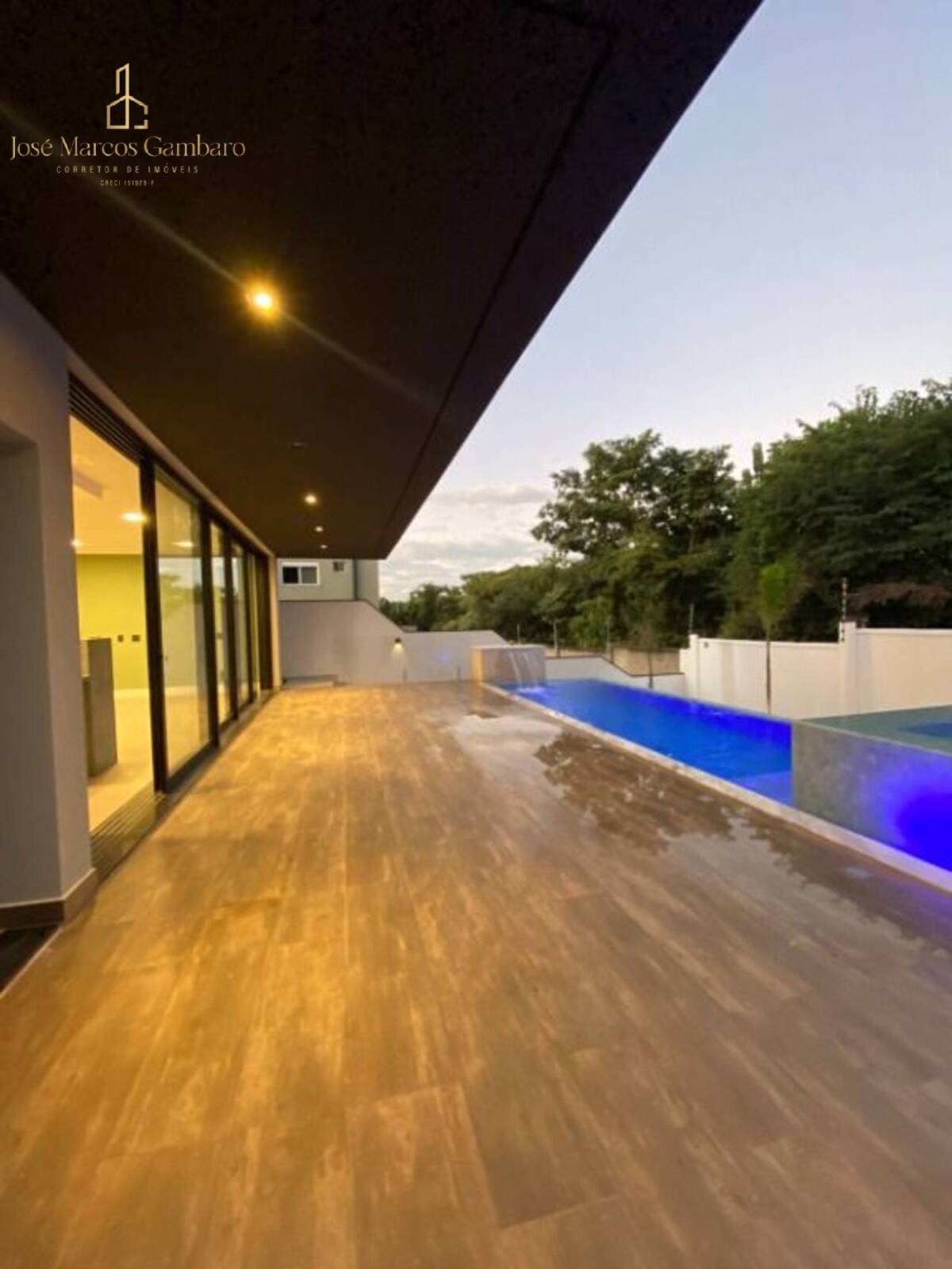 Casa de Condomínio à venda com 4 quartos, 412m² - Foto 1