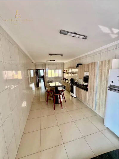 Casa de Condomínio à venda com 3 quartos, 195m² - Foto 3